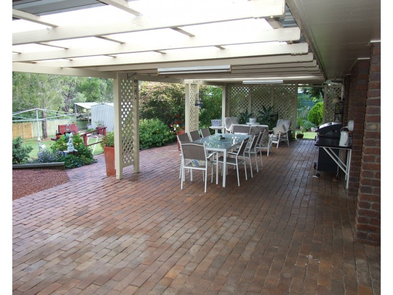 15 Railway Terrace, Crows Nest QLD 4355