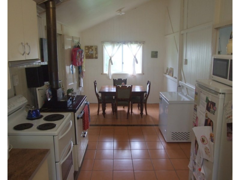 7 Gleeson Street, Crows Nest QLD 4355