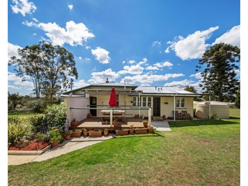 7 Albert Street, Crows Nest QLD 4355