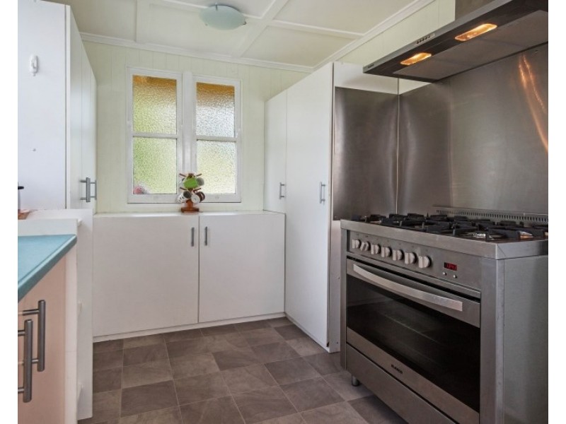 7 Albert Street, Crows Nest QLD 4355