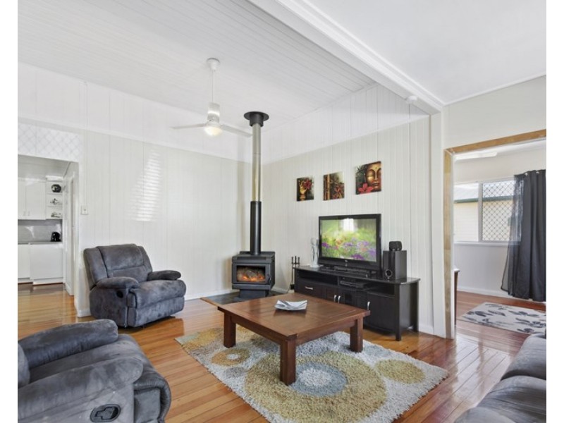 20 James Street, Crows Nest QLD 4355