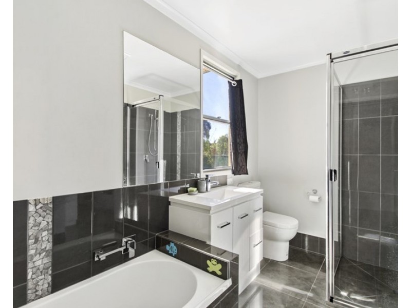 20 James Street, Crows Nest QLD 4355