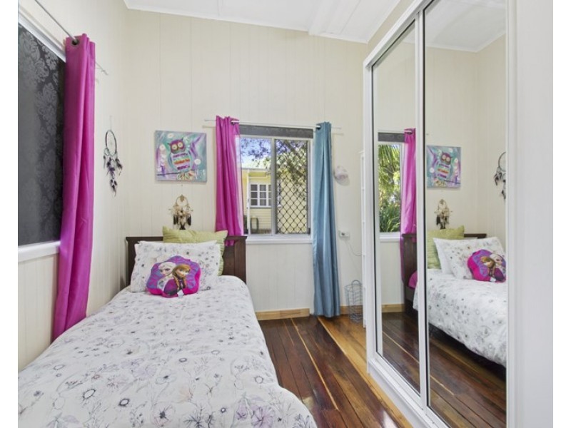 20 James Street, Crows Nest QLD 4355