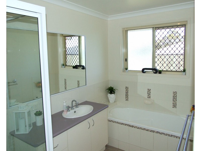 17 Vicky Avenue, Crows Nest QLD 4355