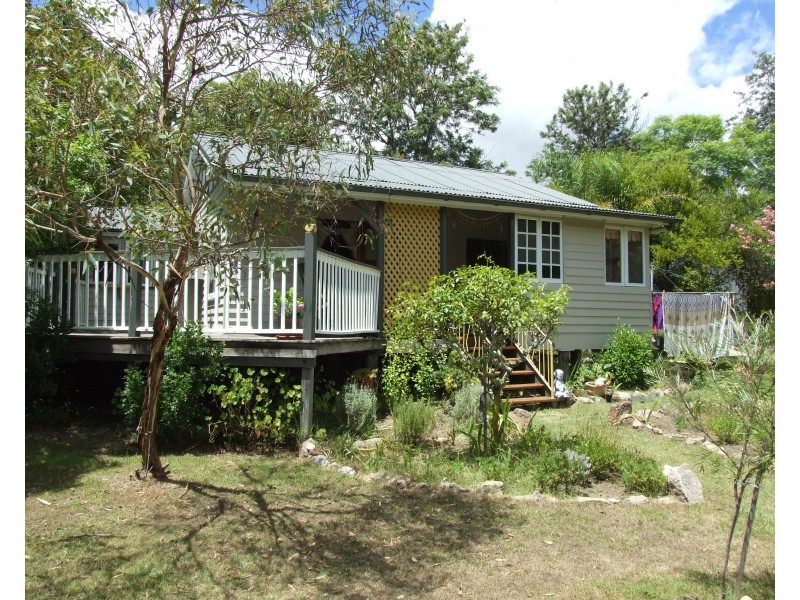 11 Jones Street, Crows Nest QLD 4355