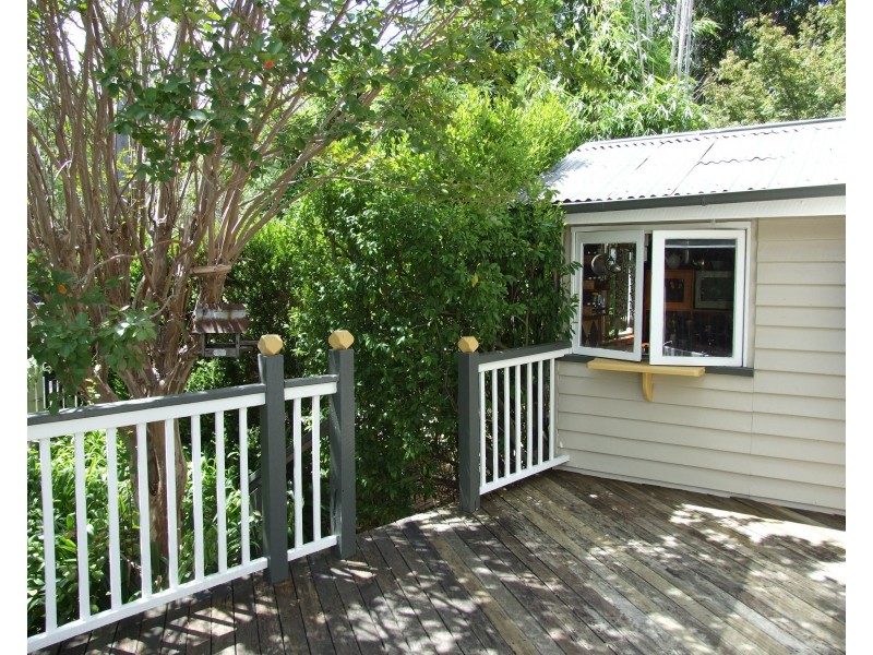 11 Jones Street, Crows Nest QLD 4355