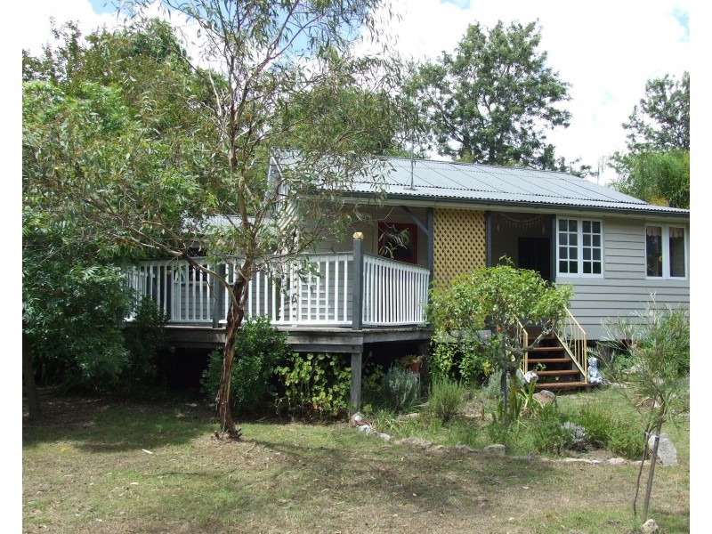 11 Jones Street, Crows Nest QLD 4355
