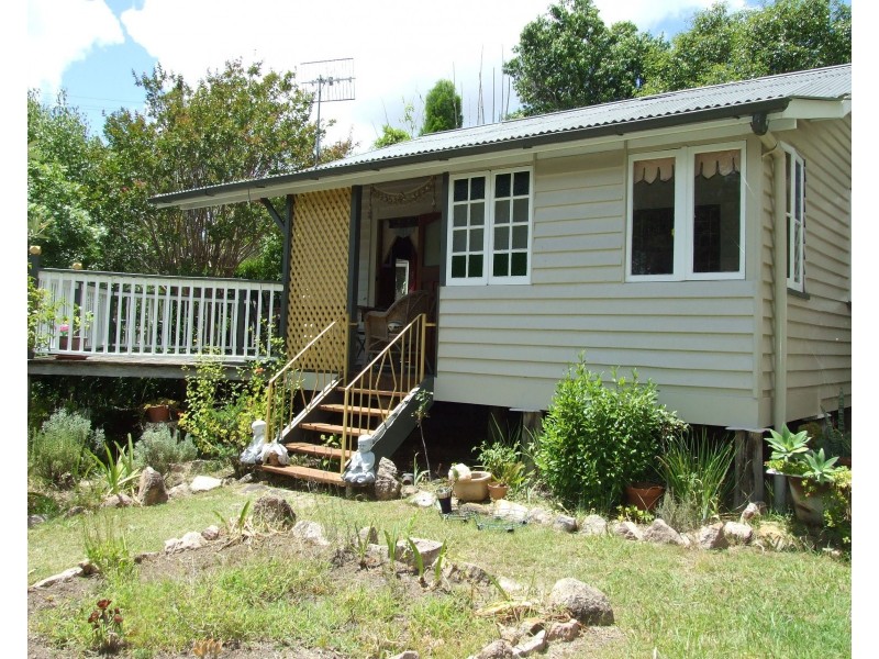 11 Jones Street, Crows Nest QLD 4355
