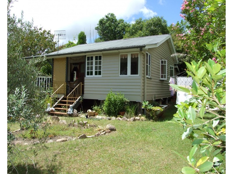 11 Jones Street, Crows Nest QLD 4355