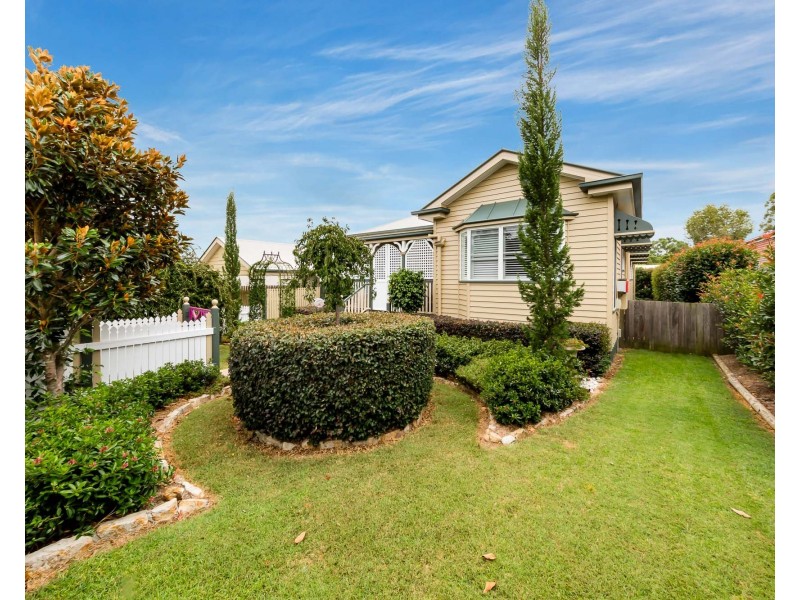16 Samuel Avenue, Crows Nest QLD 4355