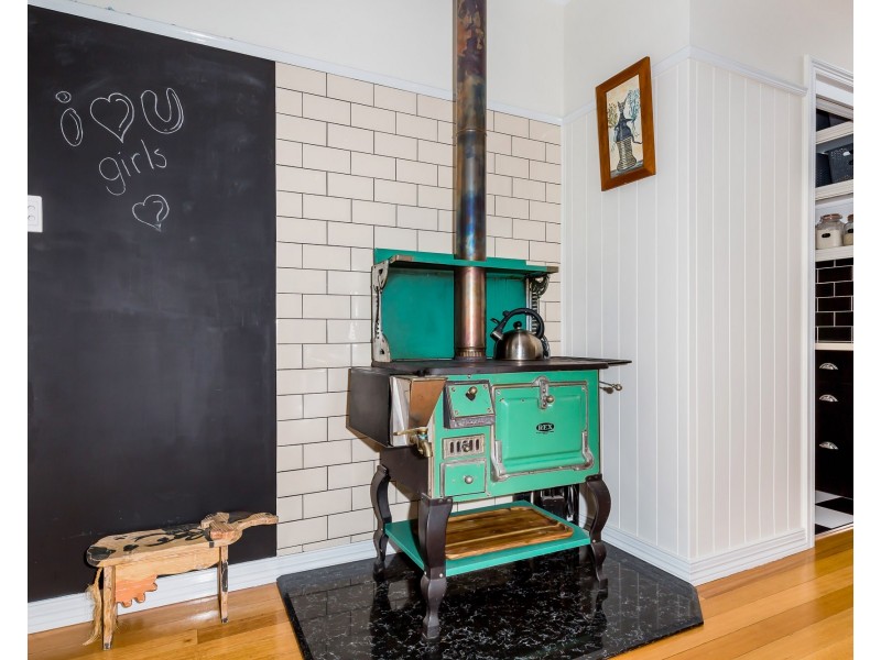 16 Samuel Avenue, Crows Nest QLD 4355