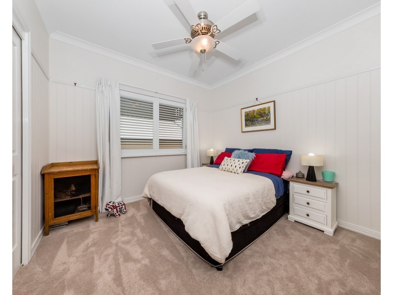 16 Samuel Avenue, Crows Nest QLD 4355