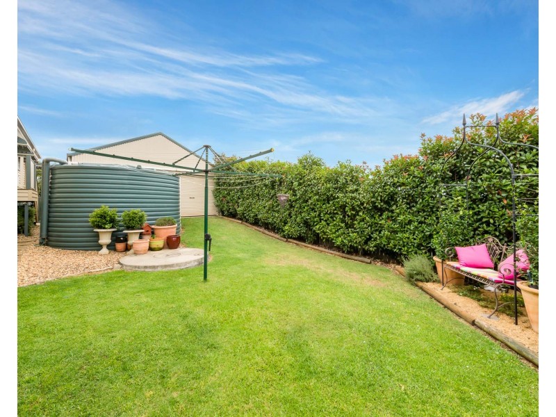 16 Samuel Avenue, Crows Nest QLD 4355