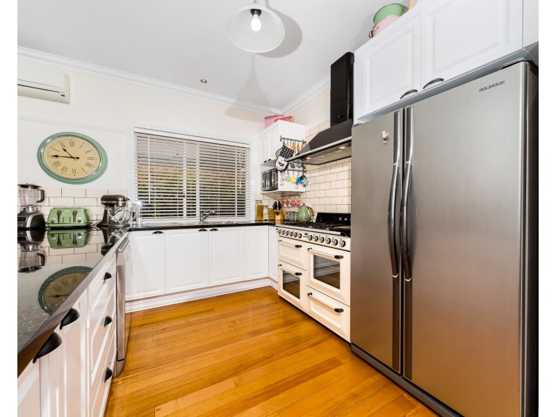 16 Samuel Avenue, Crows Nest QLD 4355