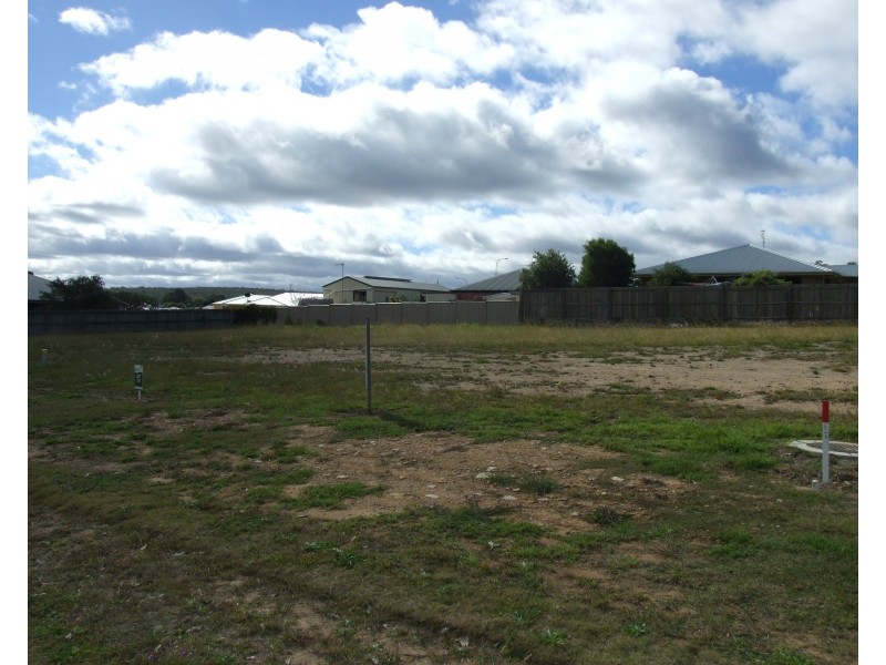 32 Parkland Drive, Crows Nest QLD 4355