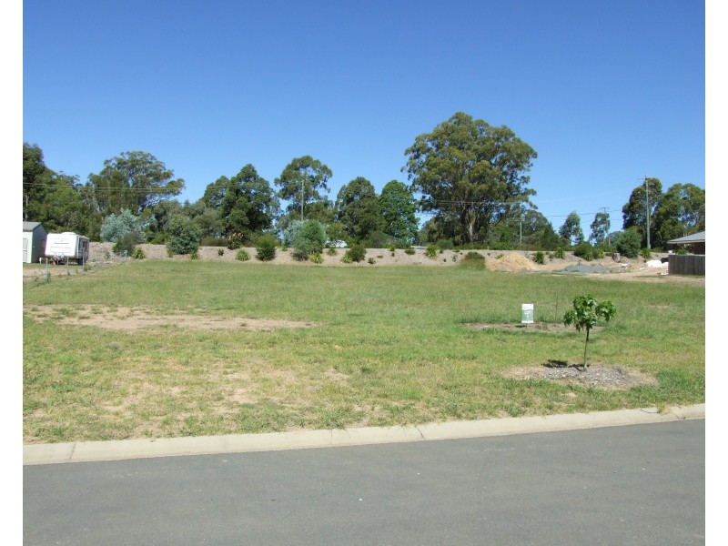 72 Naomi Drive, Crows Nest QLD 4355