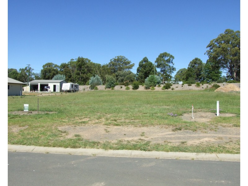 72 Naomi Drive, Crows Nest QLD 4355