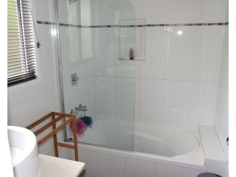 17 Albert Street, Crows Nest QLD 4355