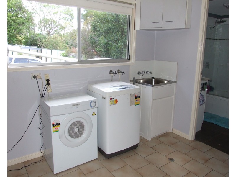 17 Albert Street, Crows Nest QLD 4355