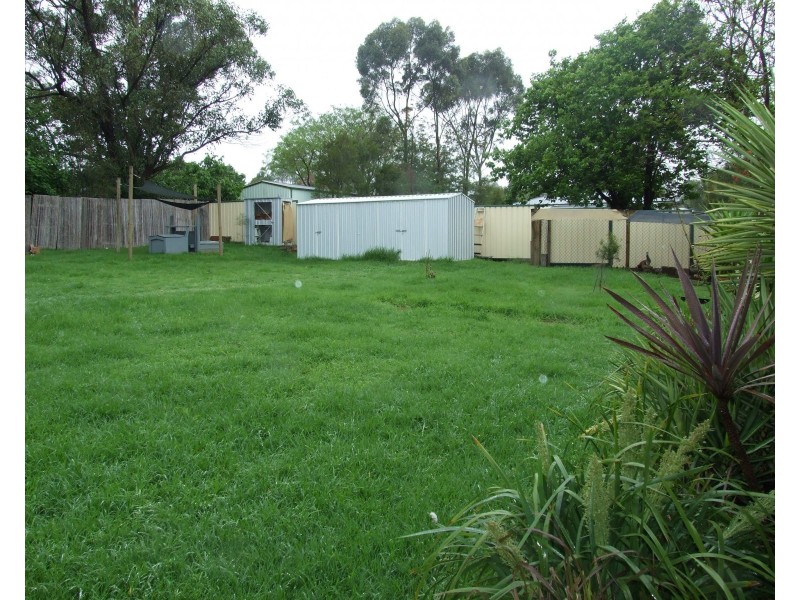 17 Albert Street, Crows Nest QLD 4355