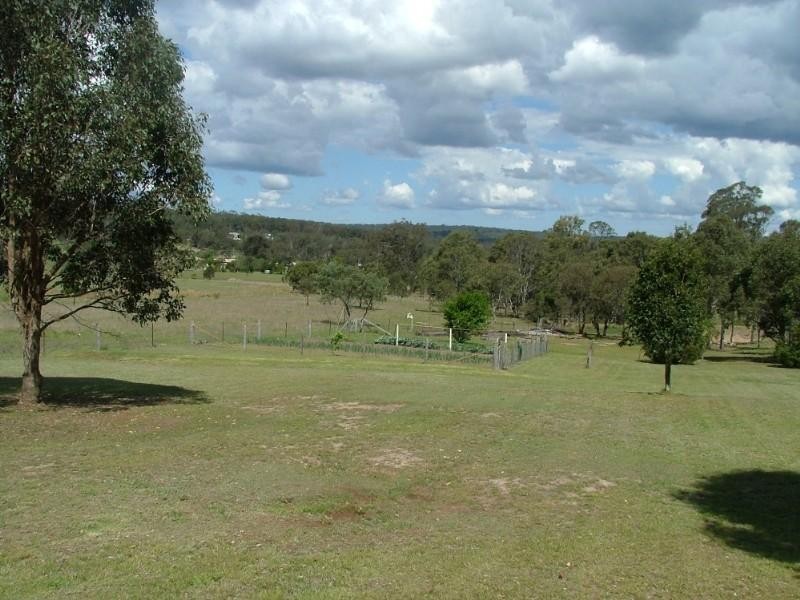 26A Devoncourt Road, Crows Nest QLD 4355