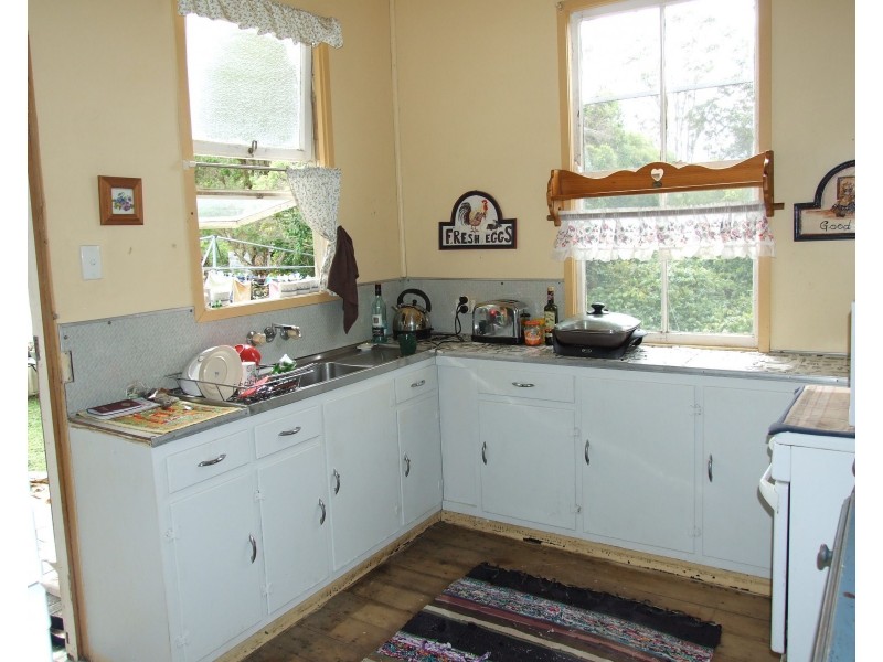 19 Esk Street, Crows Nest QLD 4355