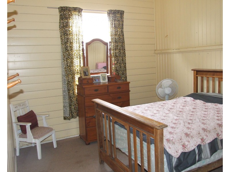 19 Esk Street, Crows Nest QLD 4355