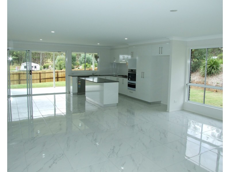 2 Cedarwood Drive, Crows Nest QLD 4355