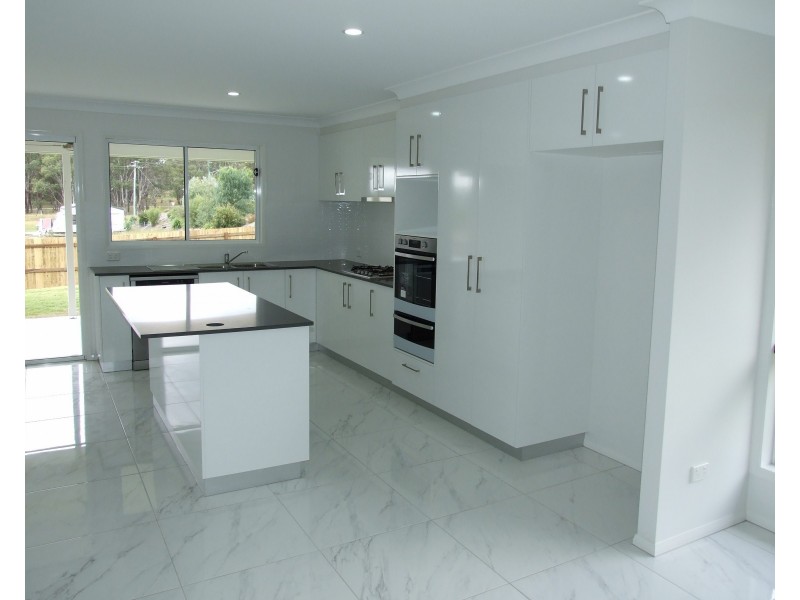 2 Cedarwood Drive, Crows Nest QLD 4355