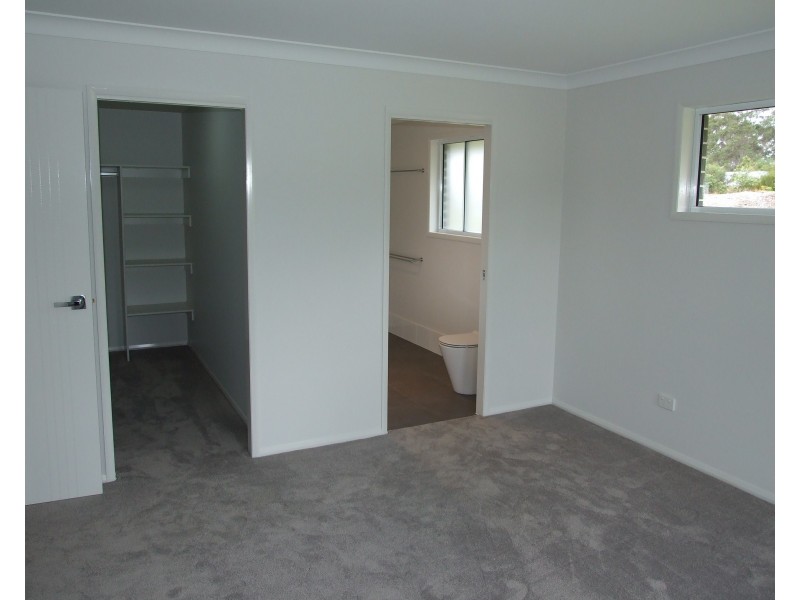 2 Cedarwood Drive, Crows Nest QLD 4355