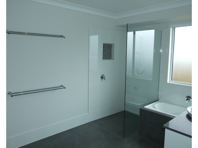 2 Cedarwood Drive, Crows Nest QLD 4355