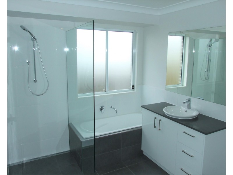 2 Cedarwood Drive, Crows Nest QLD 4355