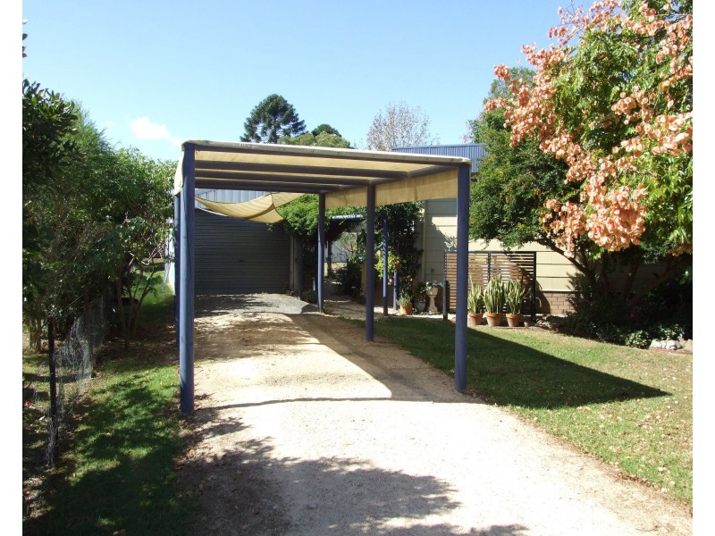 4 Dale Street, Crows Nest QLD 4355