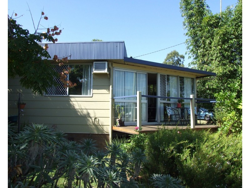 4 Dale Street, Crows Nest QLD 4355