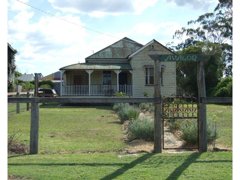 19 Esk Street, Crows Nest QLD 4355