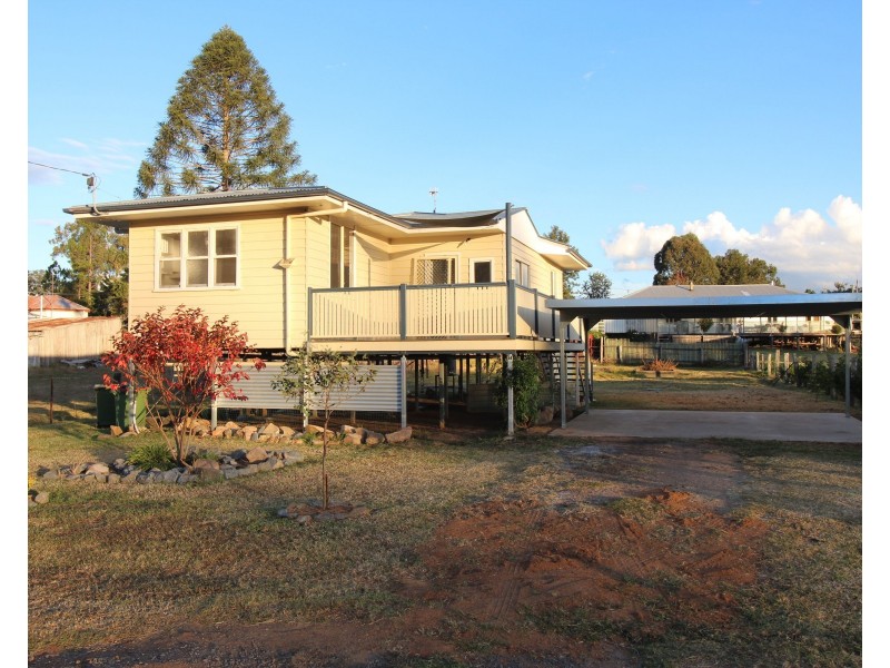 7 Eames Street, Crows Nest QLD 4355