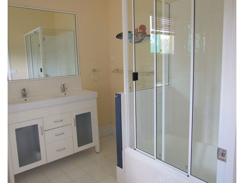 7 Eames Street, Crows Nest QLD 4355