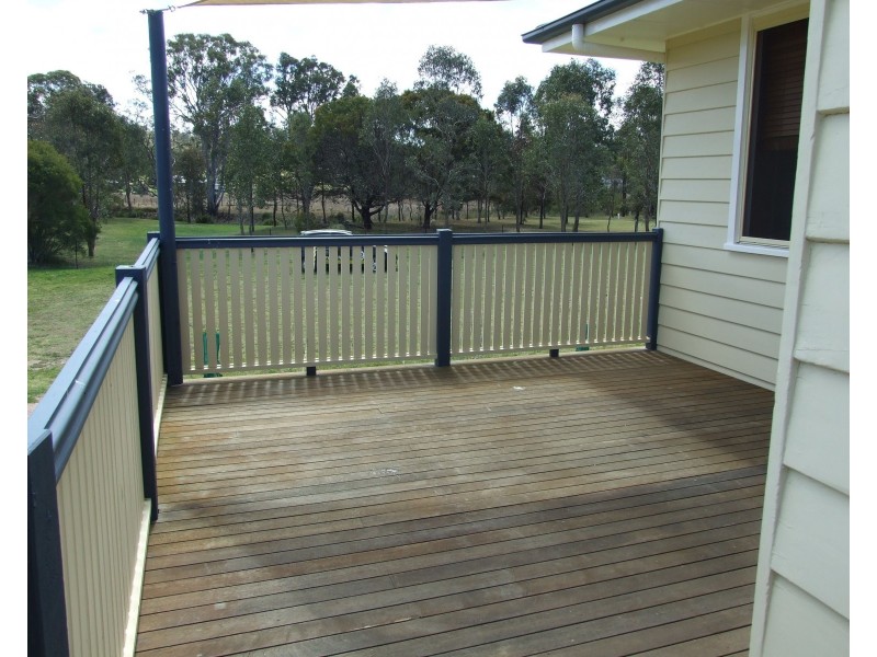 7 Eames Street, Crows Nest QLD 4355