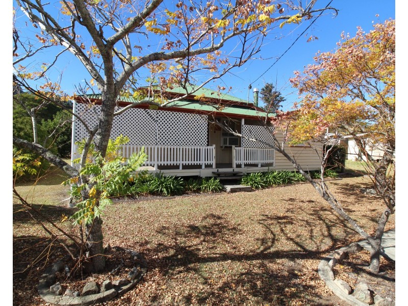 6 Park Road, Crows Nest QLD 4355
