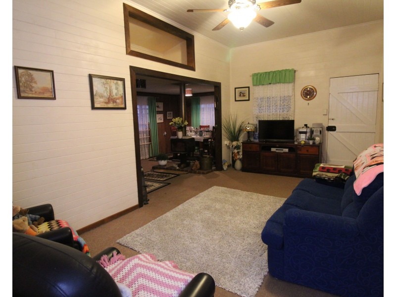 6 Park Road, Crows Nest QLD 4355