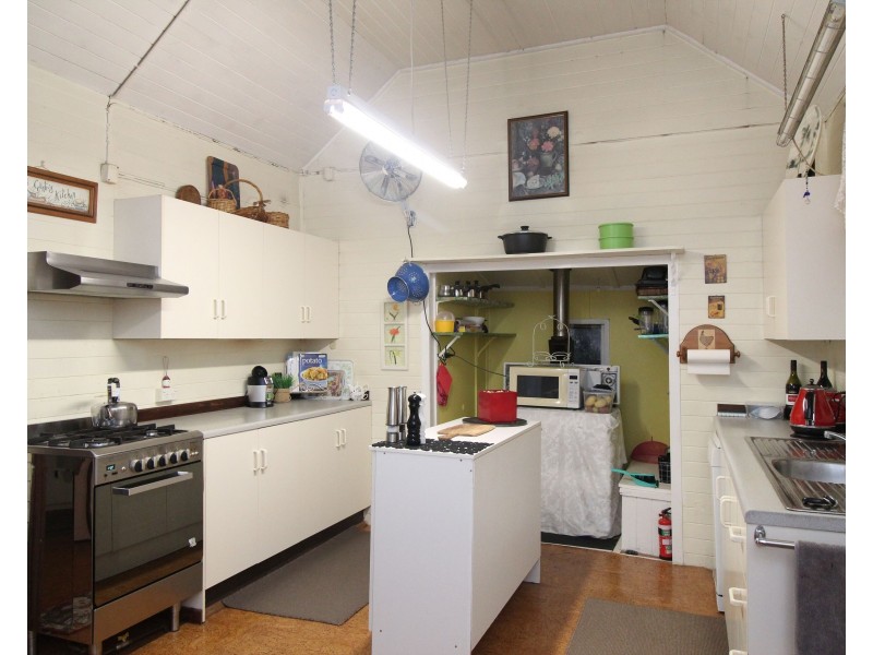 6 Park Road, Crows Nest QLD 4355