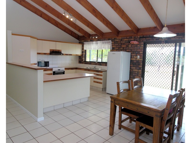 25 Railway Terrace, Crows Nest QLD 4355