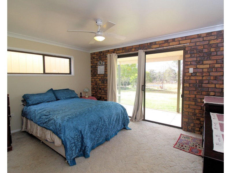 25 Railway Terrace, Crows Nest QLD 4355