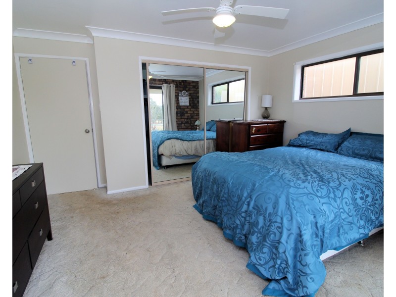 25 Railway Terrace, Crows Nest QLD 4355