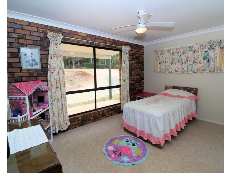 25 Railway Terrace, Crows Nest QLD 4355