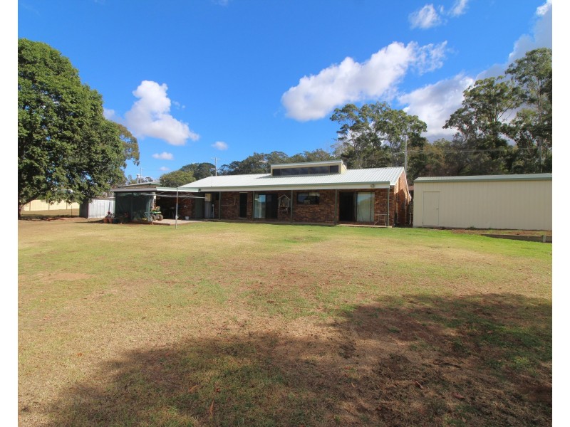 25 Railway Terrace, Crows Nest QLD 4355
