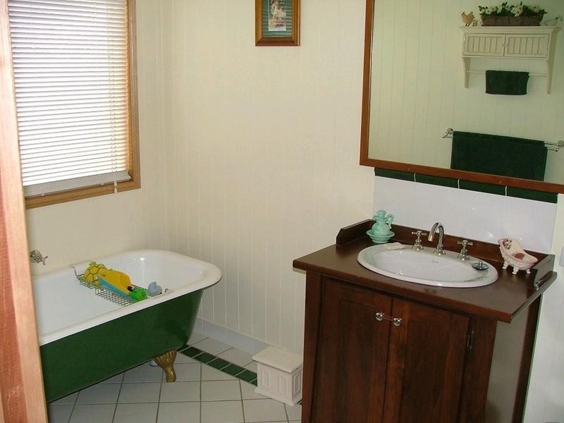 7313 New England Highway, Crows Nest QLD 4355