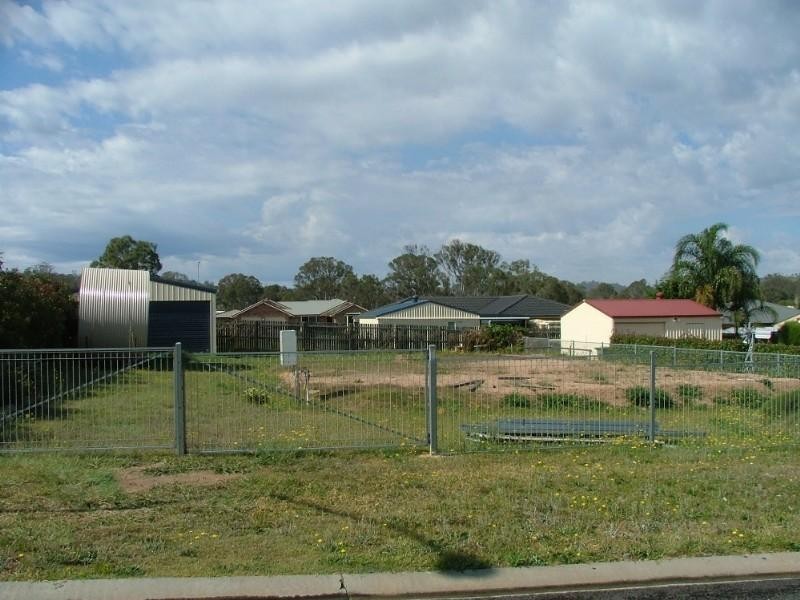 11 Lee Crescent, Crows Nest QLD 4355