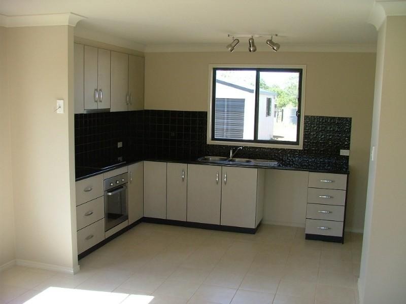 4 Peter Street, Goombungee QLD 4354