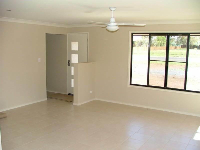 4 Peter Street, Goombungee QLD 4354